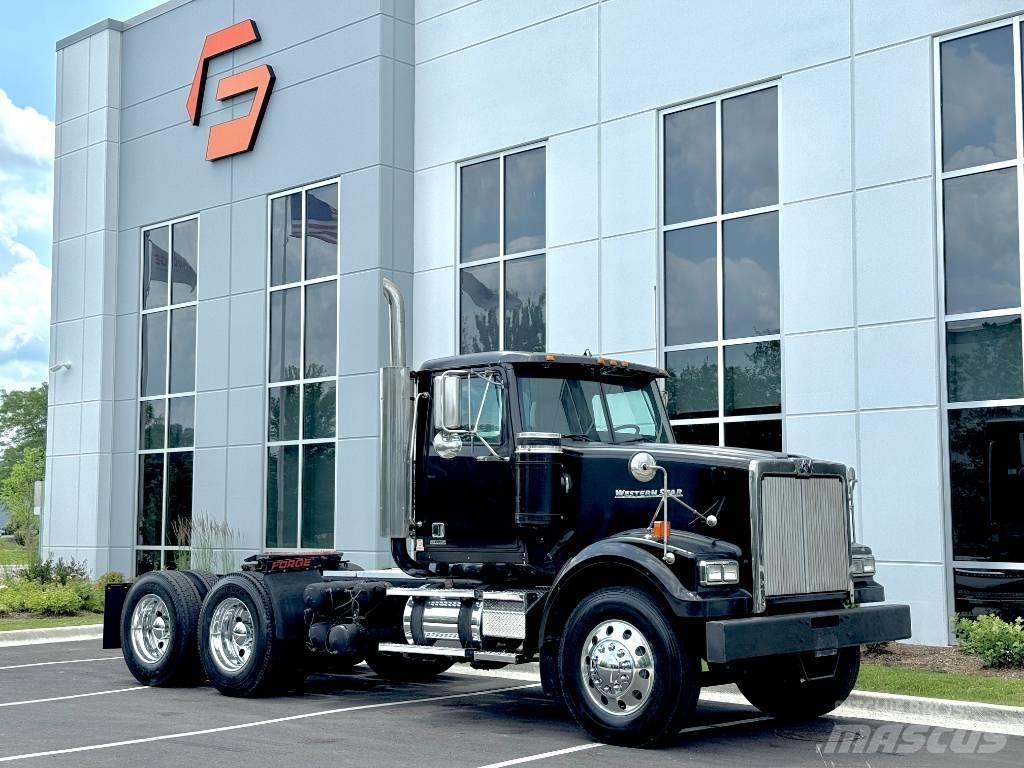 Western Star 4900 SF 曳引機組件
