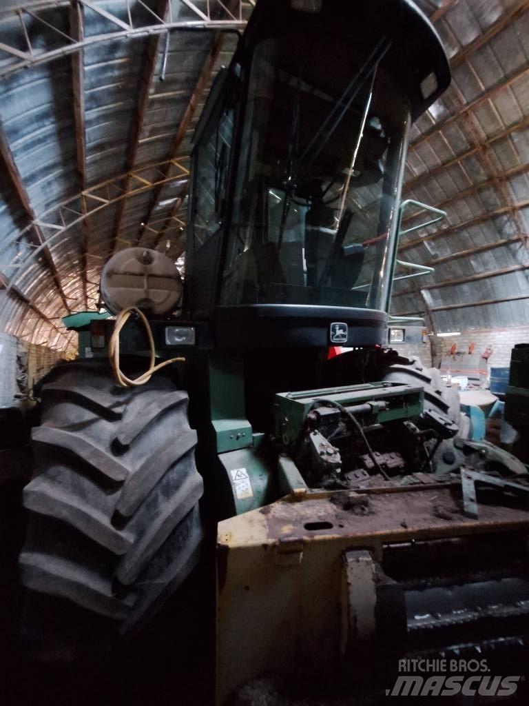 John Deere 6850 自走式飼料採集機