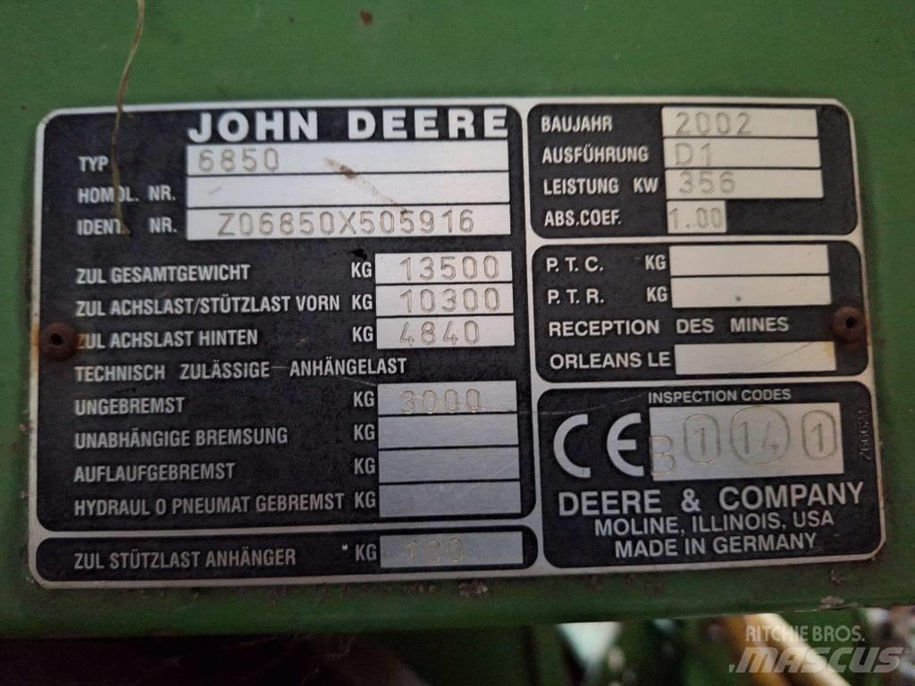 John Deere 6850 自走式飼料採集機