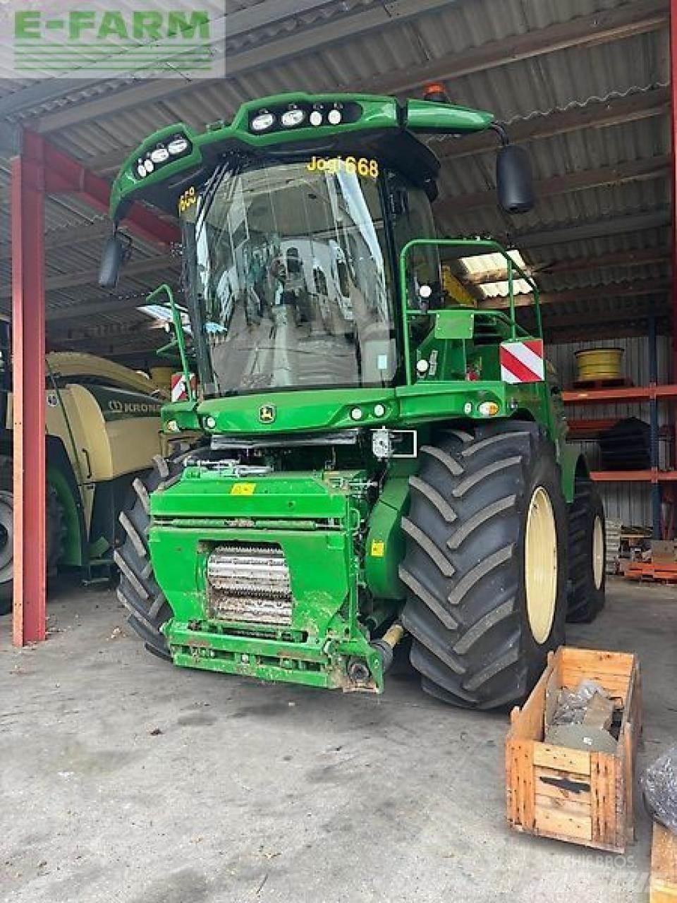 John Deere 8600 自走式飼料採集機