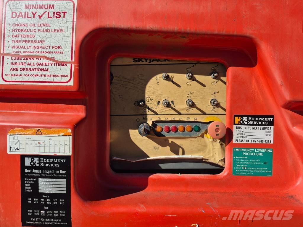 SkyJack SJ 66 T 曲臂高空作業車