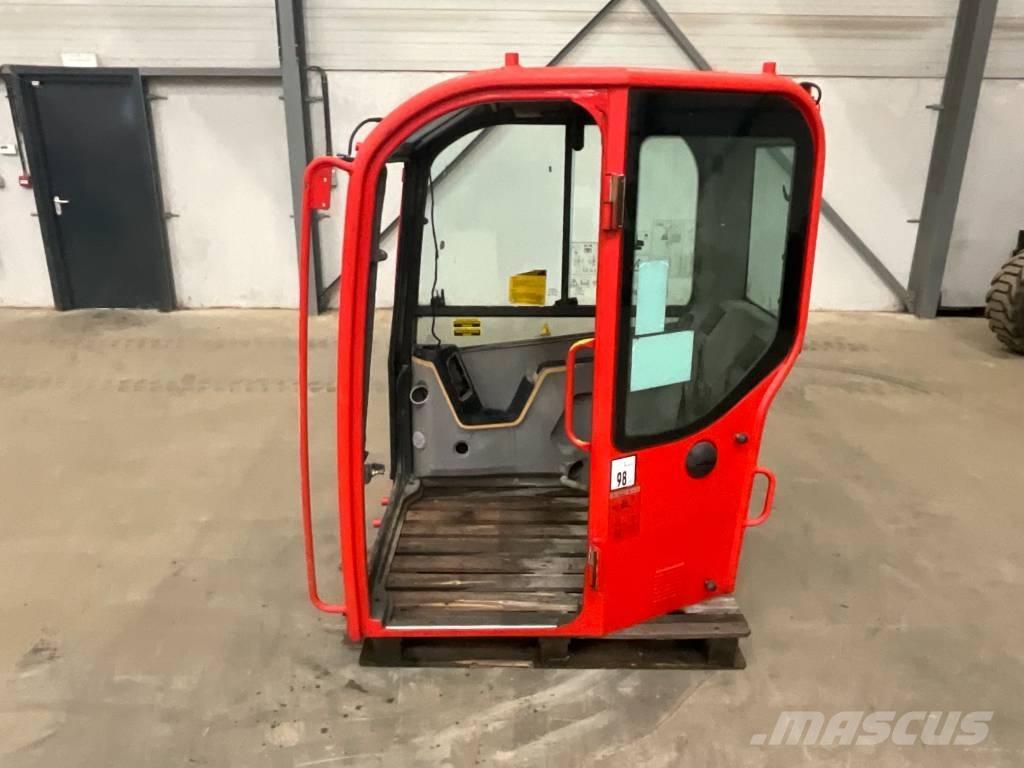 Volvo ECR 88 D 駕駛室與內部
