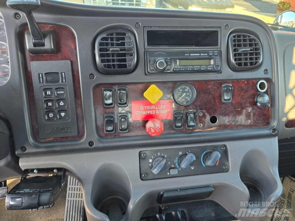 Freightliner M2 106 平板式/側卸式卡車