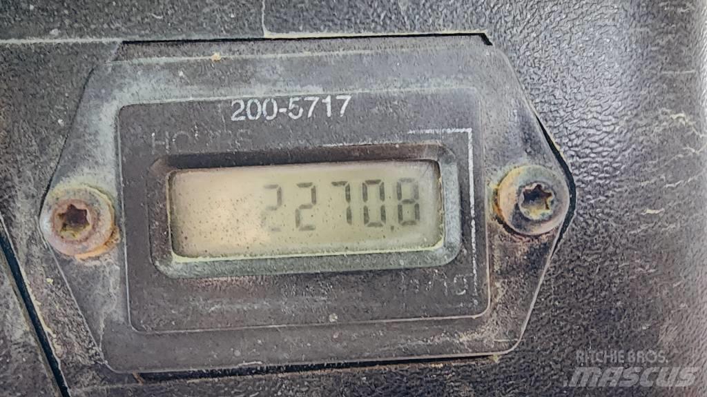 CAT 257 B 滑移轉向裝載機