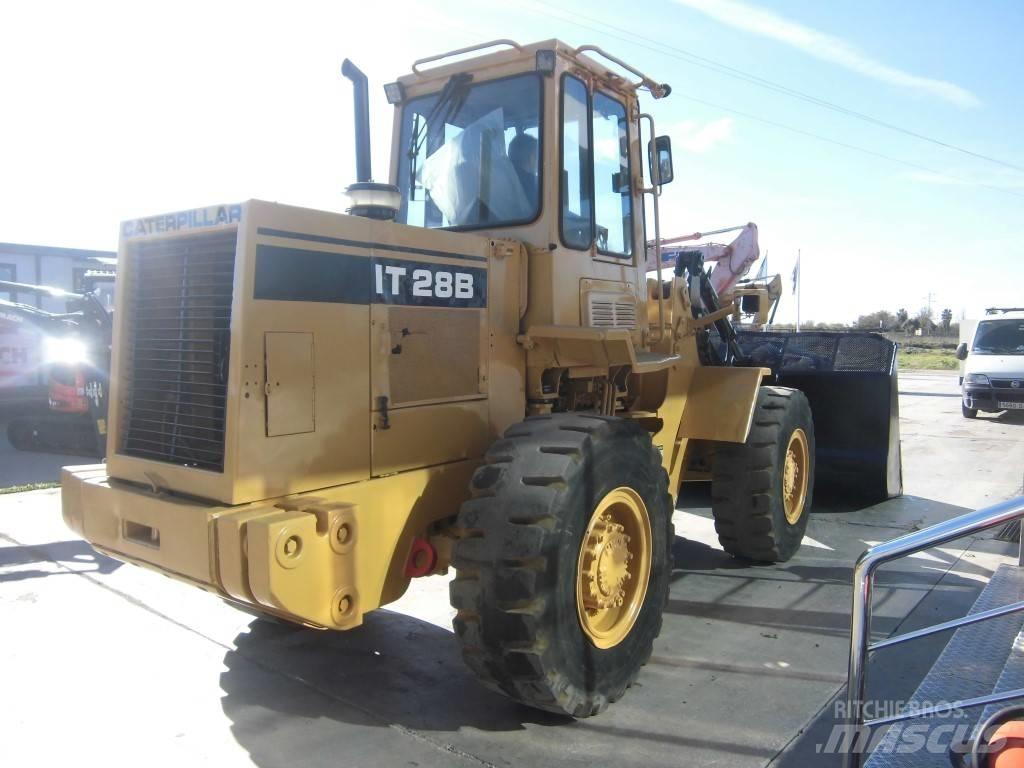 CAT IT 28 輪胎式裝載機