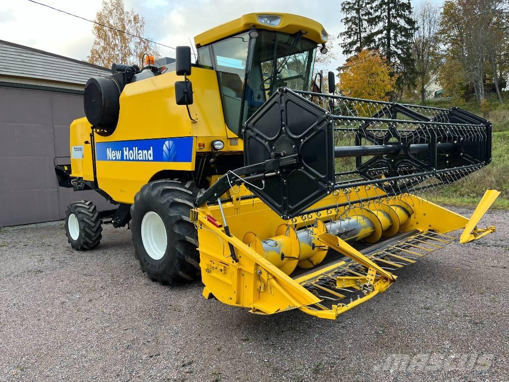 New Holland TC 5050 聯合收穫機