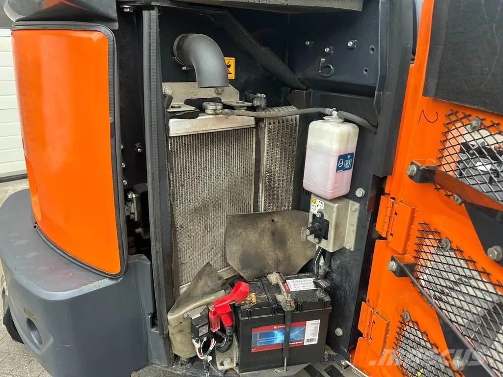 Hitachi ZX26U-6CR 小型挖土機/掘鑿機<7t(小型挖掘機)