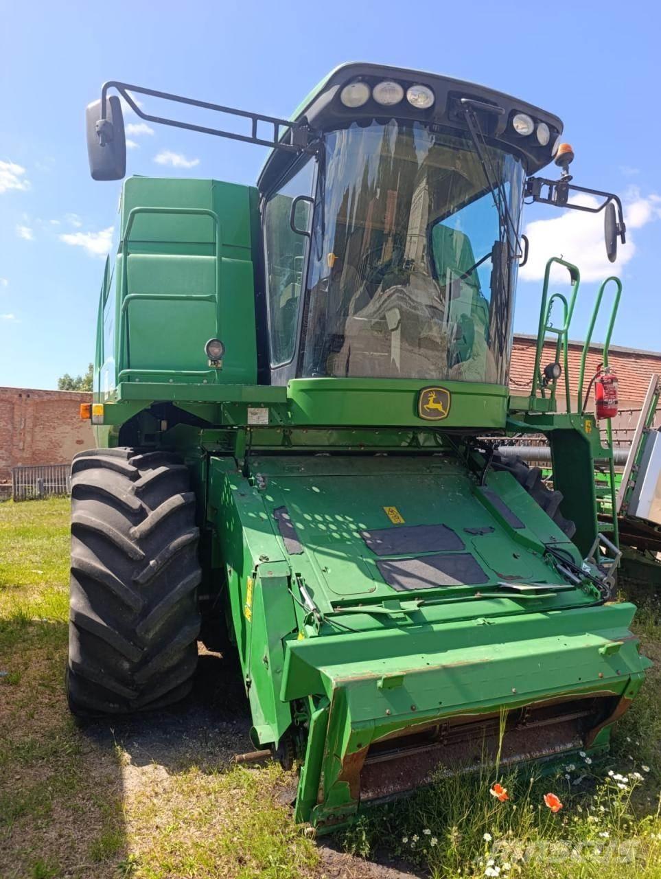 John Deere W650 聯合收穫機