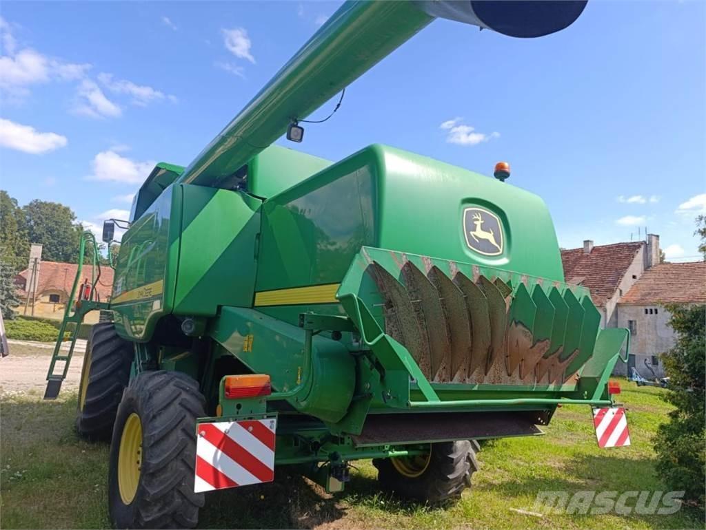 John Deere W650 聯合收穫機