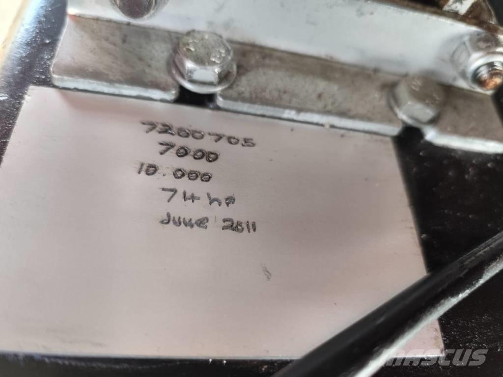 Red Rhino 7000 移動式壓碎機