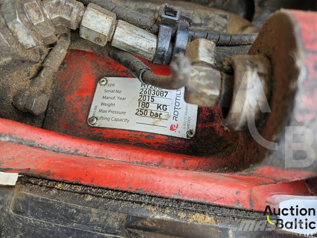 CAT 305.5E2CR 小型挖土機/掘鑿機<7t(小型挖掘機)