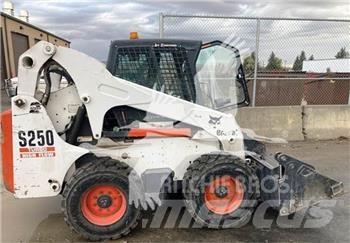 Bobcat S250 滑移轉向裝載機