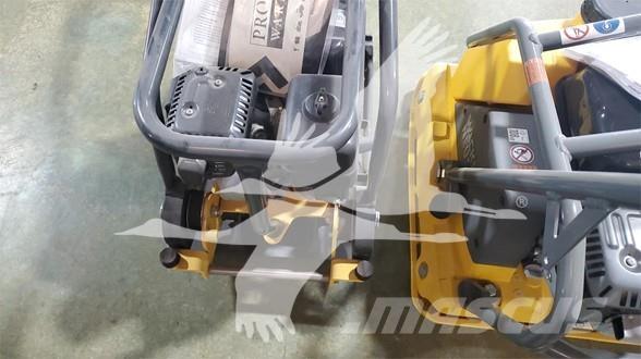 Bomag BVP10/36 拖式振動滾壓機
