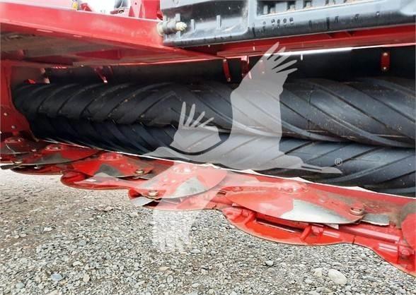 Case IH DC163 堆草機
