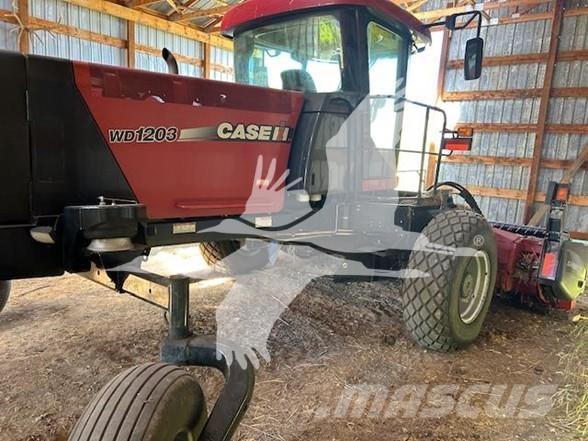 Case IH WD1203 堆草機