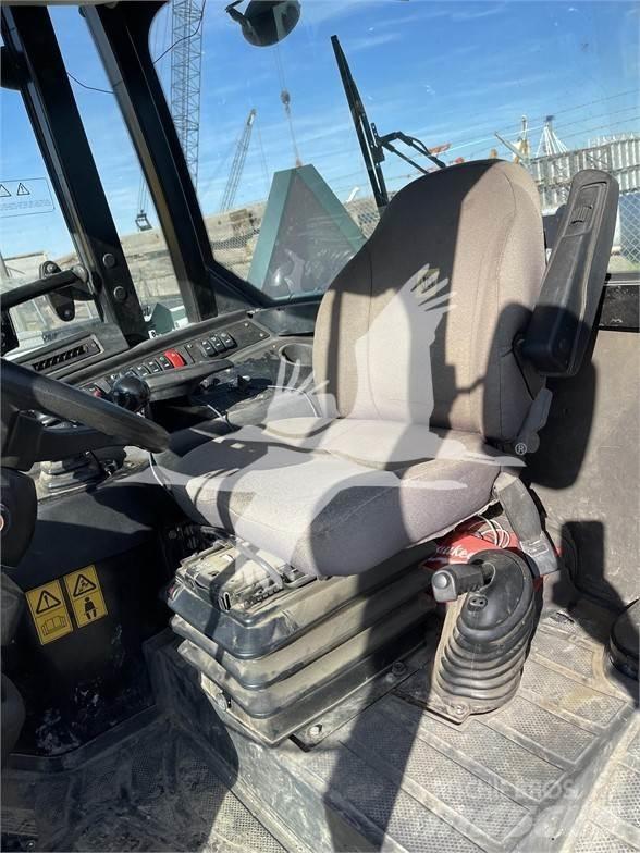 JCB 409 輪胎式裝載機