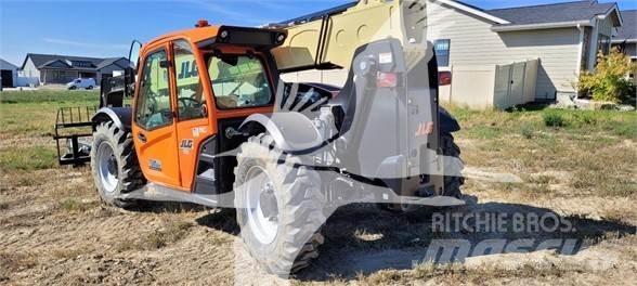 JLG 742 伸縮臂操作車