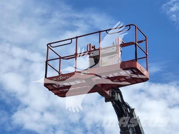 SkyJack SJ82T 伸縮臂高空作業車