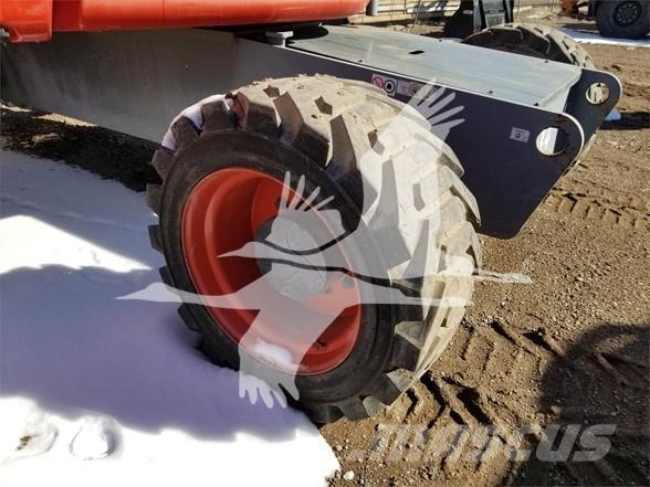 SkyJack SJ82T 伸縮臂高空作業車