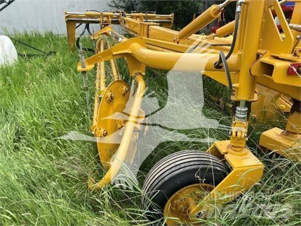 Vermeer R2800 耙與翻草機