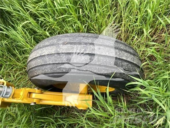 Vermeer R2800 耙與翻草機