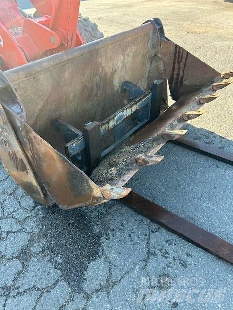 Kubota R 082 輪胎式裝載機