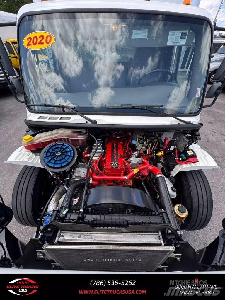 Freightliner M106 貨箱式卡車
