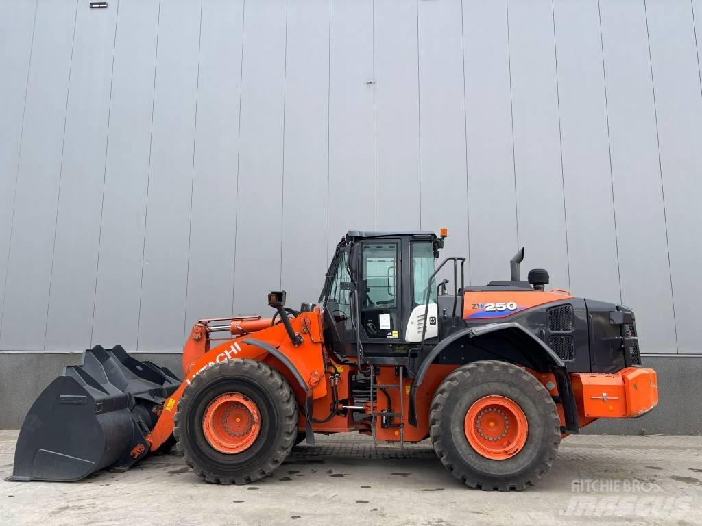 Hitachi ZW 250-6 輪胎式裝載機