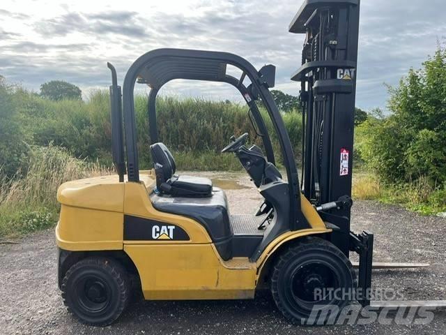 CAT DP 30 N 柴油卡車