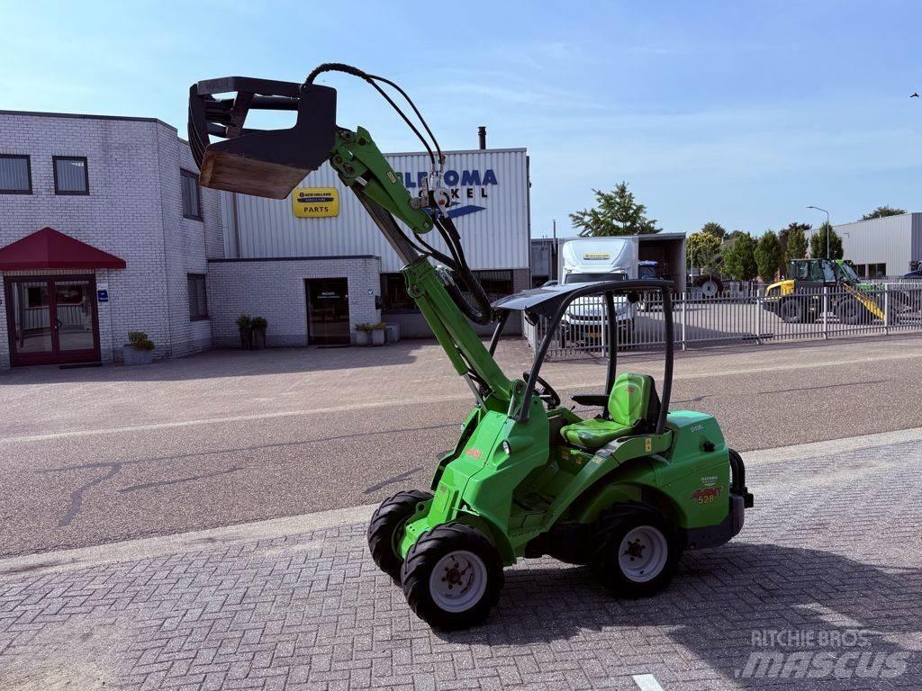 Avant 528 輪胎式裝載機
