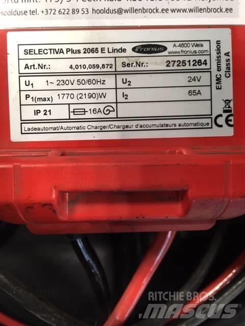 Linde D12HPSP/133 自走式堆積機