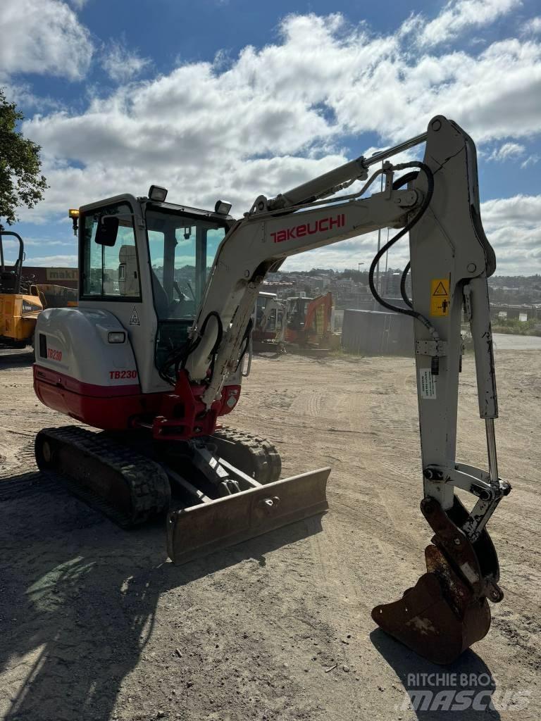 Takeuchi TB 230 小型挖土機/掘鑿機<7t(小型挖掘機)