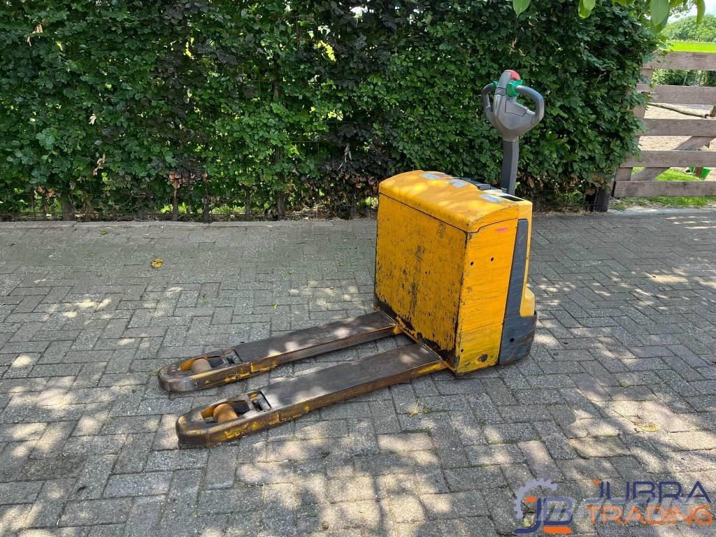 Jungheinrich EJE 118 行走控制式堆積機