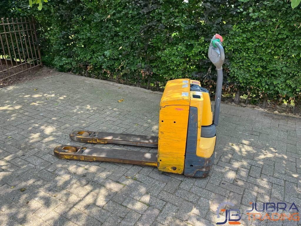 Jungheinrich EJE 118 行走控制式堆積機