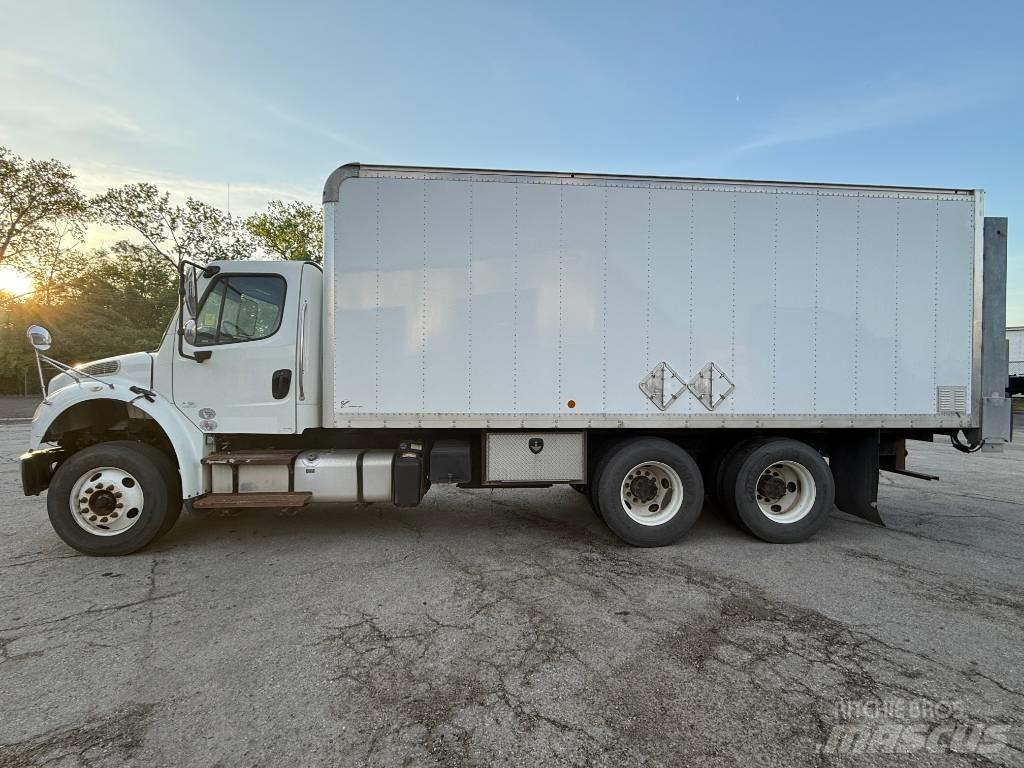 Freightliner M 106 貨箱式卡車
