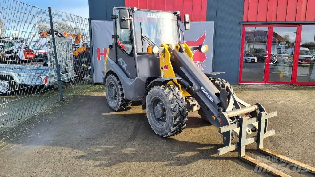 Mecalac AX 700 輪胎式裝載機