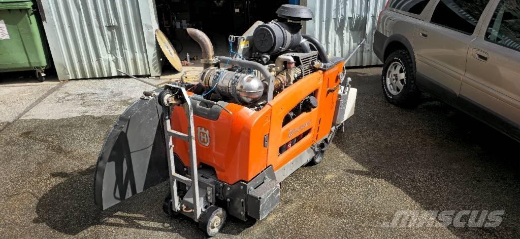 Husqvarna fs7000 掘溝機