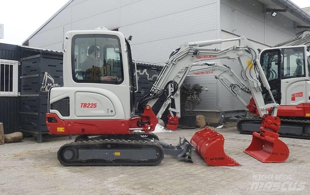 Takeuchi TB225 小型挖土機/掘鑿機<7t(小型挖掘機)