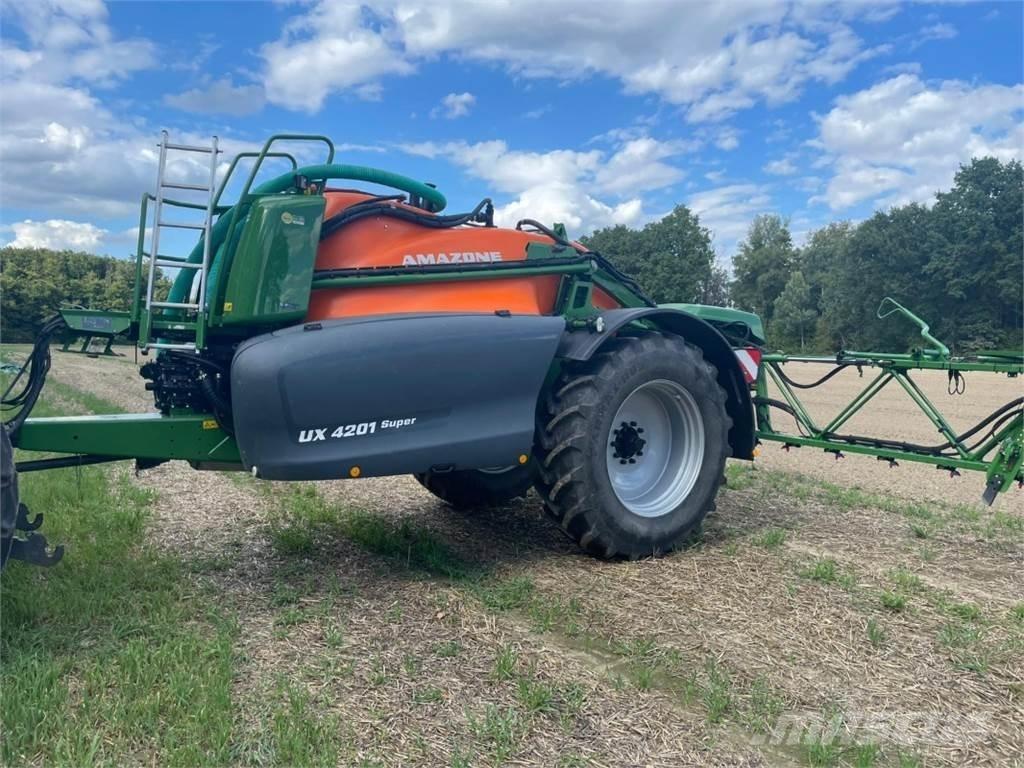 Amazone UX 4201 牽引式噴霧機