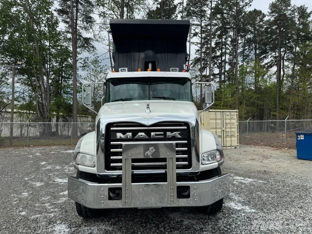 Mack GU813 傾卸式卡車