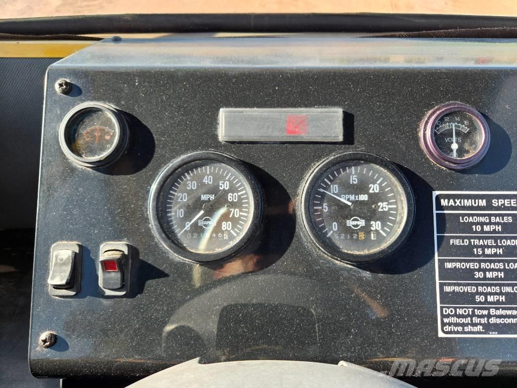 New Holland H 9880 草捆拖車