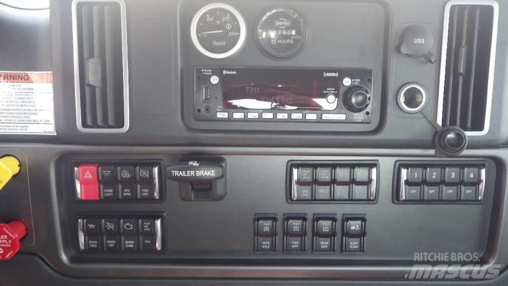 Freightliner 114 SD 商用底盤車