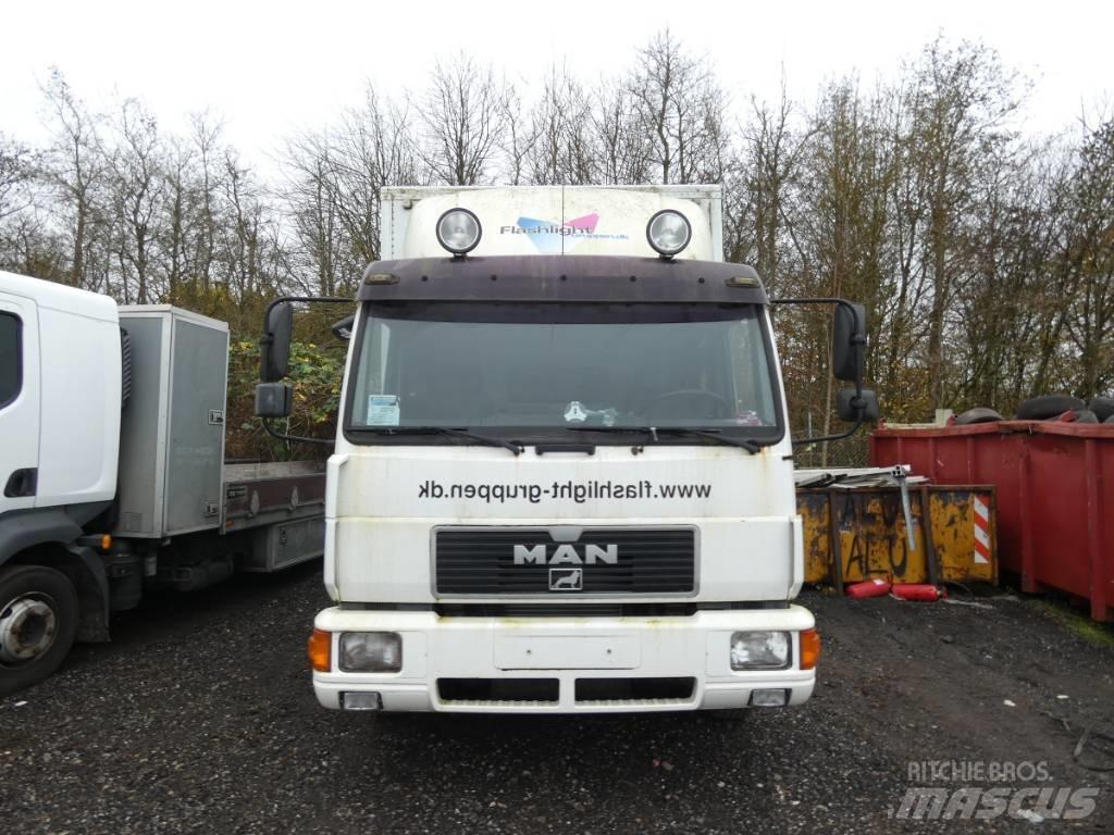 MAN 8.224 貨箱式卡車