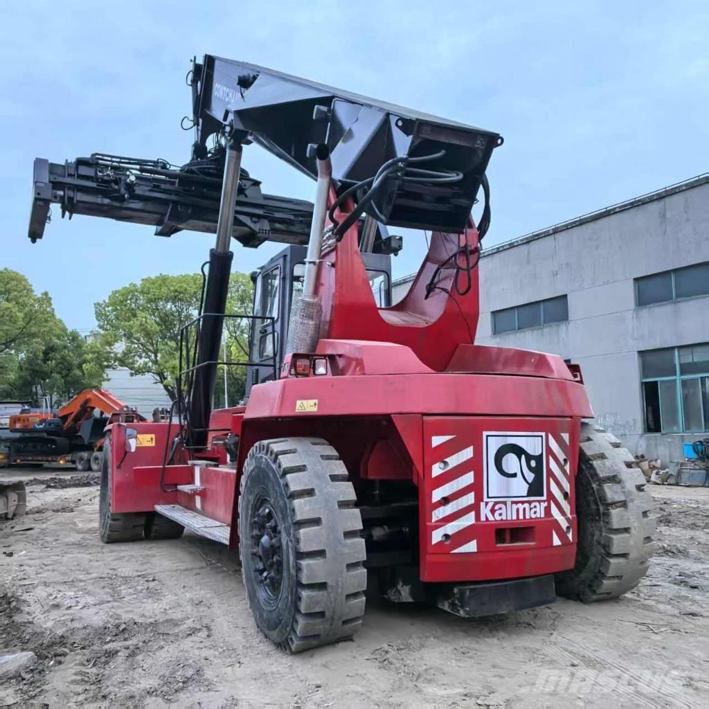 Kalmar DRT 450 前伸型堆積機