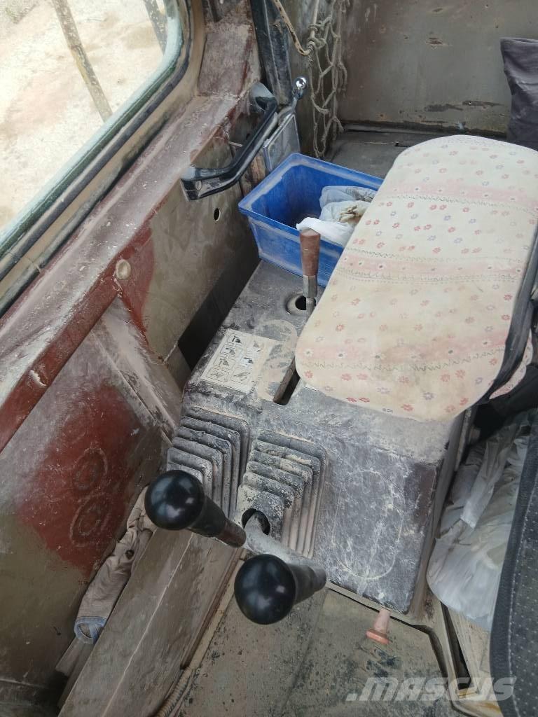 Komatsu WA 600-1 輪胎式裝載機