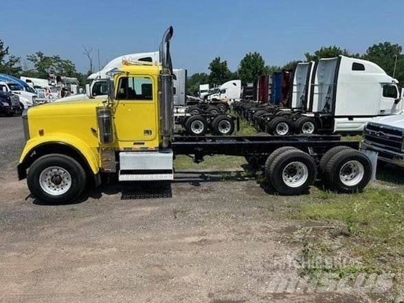 Freightliner FLD120 商用底盤車