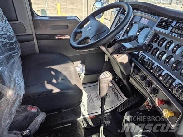 Kenworth W900 傾卸式卡車