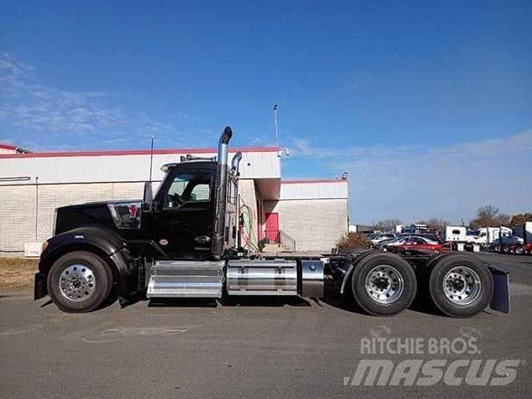 Kenworth W990 曳引機組件