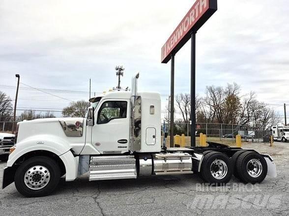 Kenworth W990 曳引機組件