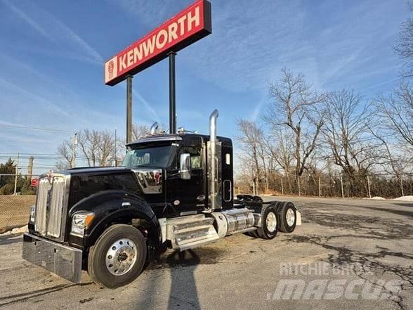 Kenworth W990 曳引機組件